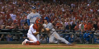 Illustration for article titled Carlos Beltran Beats The Dodgers, Takes One Game Lead In NLCS